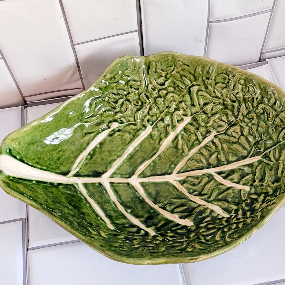 Green Leaf-Shaped Ceramic Serving Platter